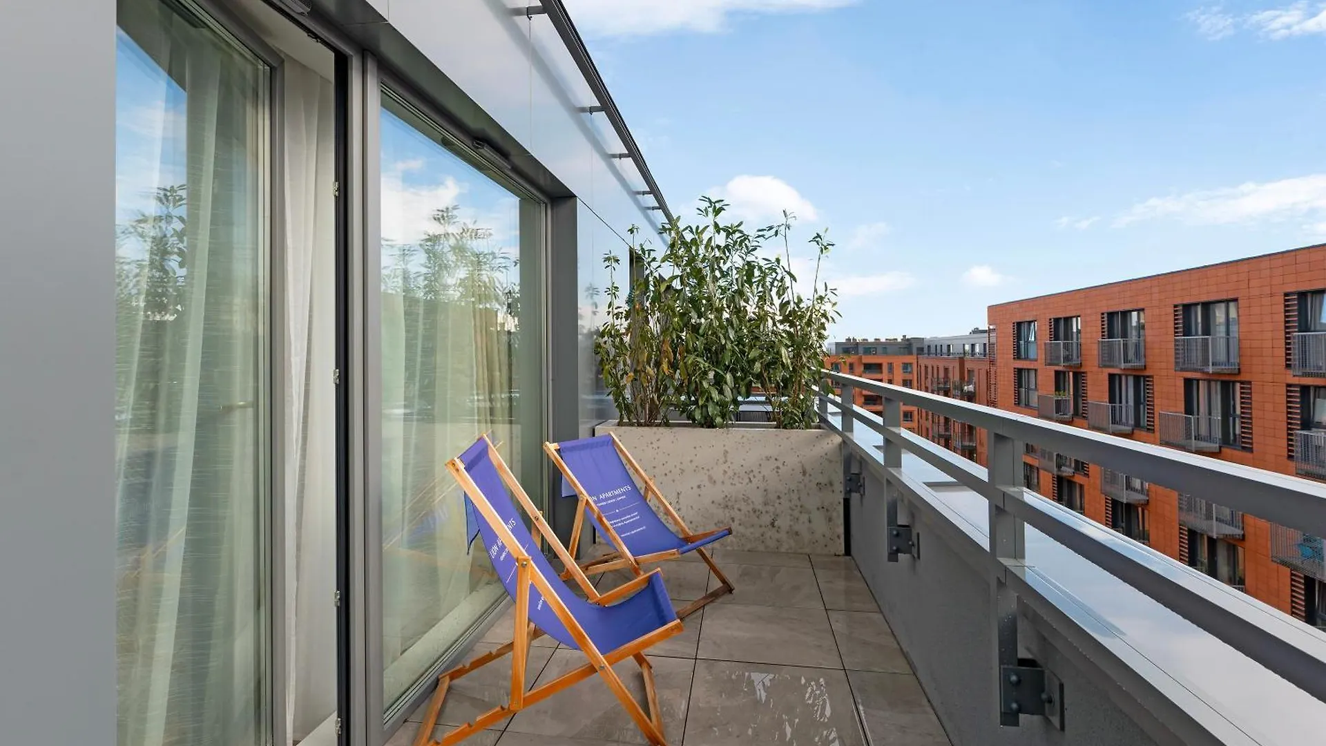 Lion Apartments - Premium Apartments With Parking In The Center Of Gdansk contacts